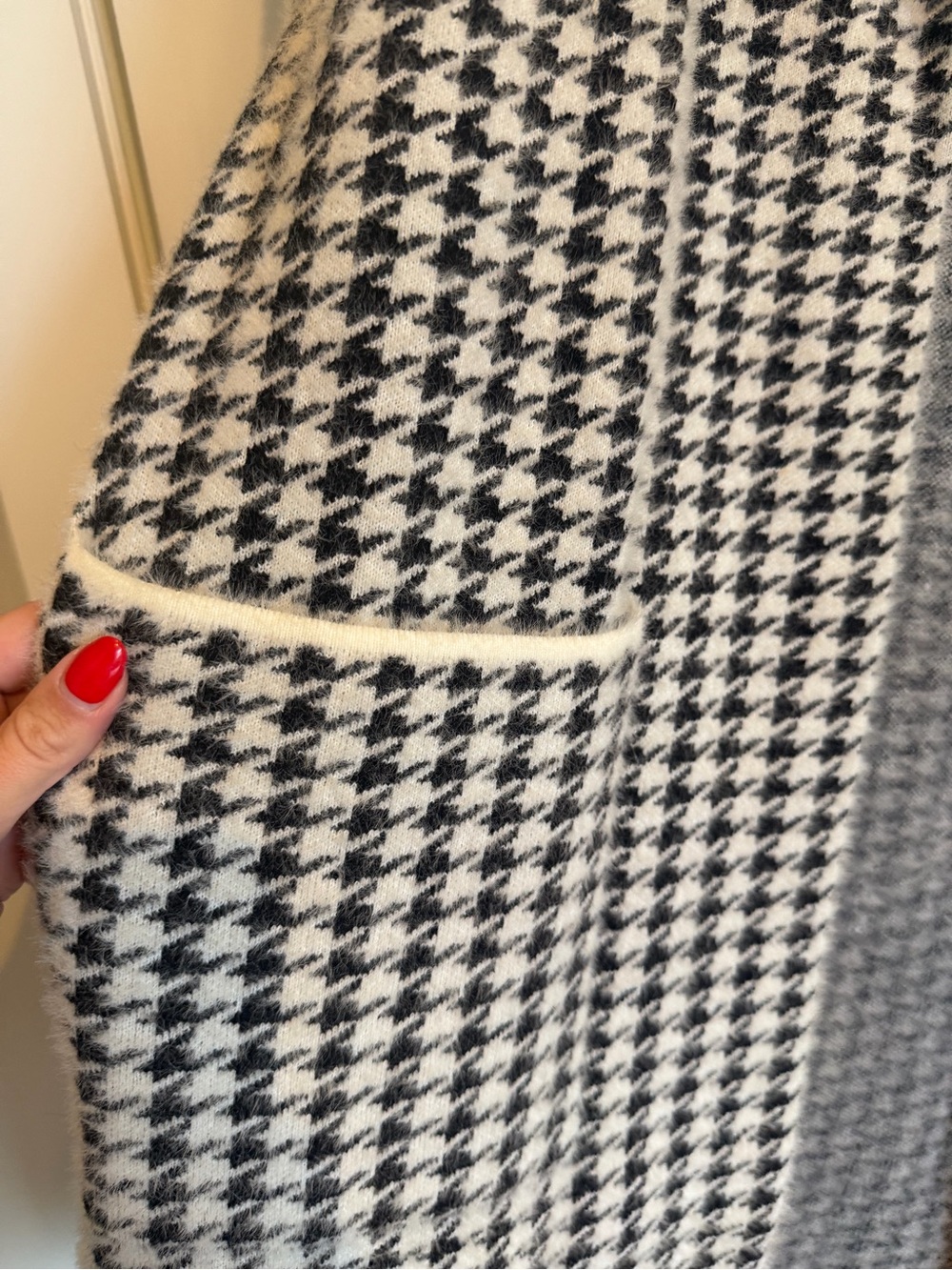 Cyrus houndstooth long, heavy sweater/coat - Picture 2 of 4